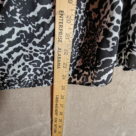 Michael Kors Black and White Off-Shoulder Top Size L - Picture 4 of 5